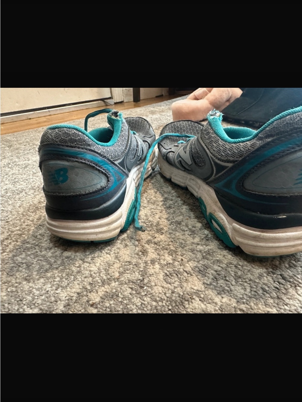 New Balance Women’s Gray and Teal Athletic Sneakers - Picture 3 of 6